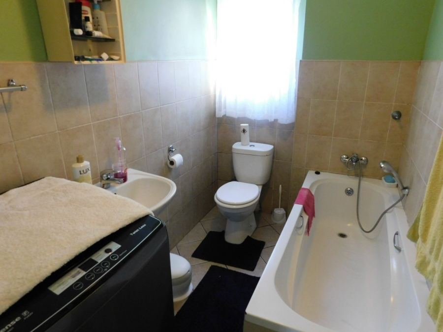 3 Bedroom Property for Sale in Whispering Pines Western Cape